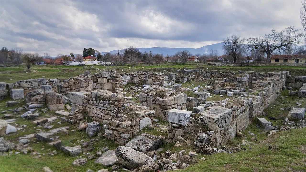 Euromos Antik Kenti'nin tiyatrosu ayağa kaldırılıyor