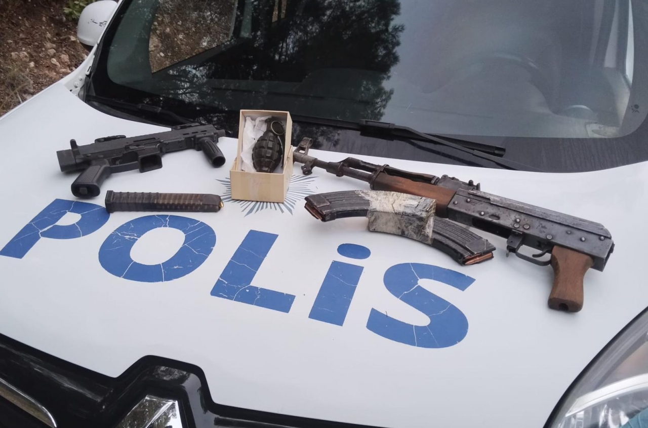 İzmir'de silah ve el bombası gömerken yakalanan 2 kişi tutuklandı
