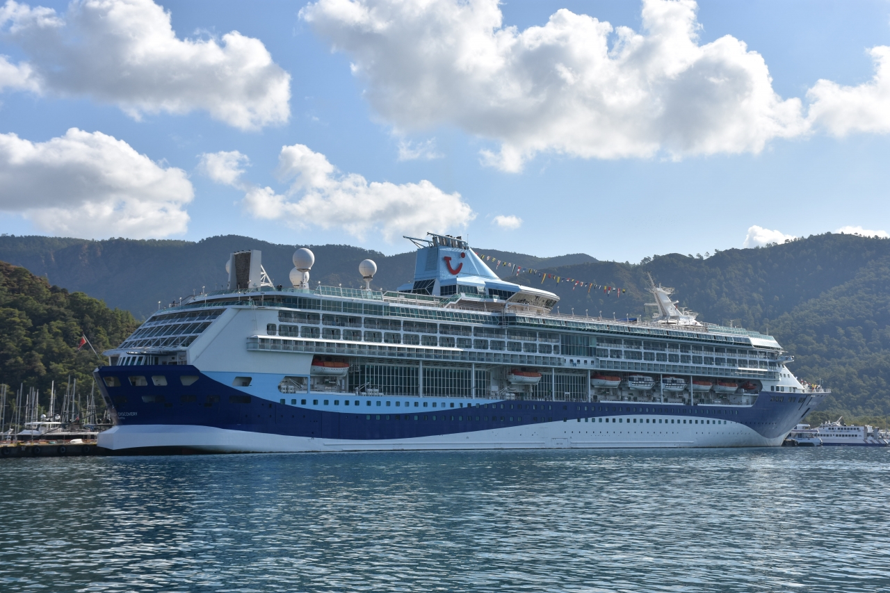 Marella Discovery "ana limanı" Marmaris'e 1701 yolcusuyla geldi