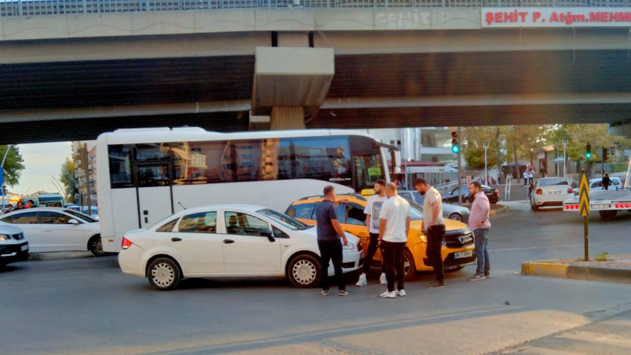 Uşak Dörtyol Mevkiinde Trafik Kazası