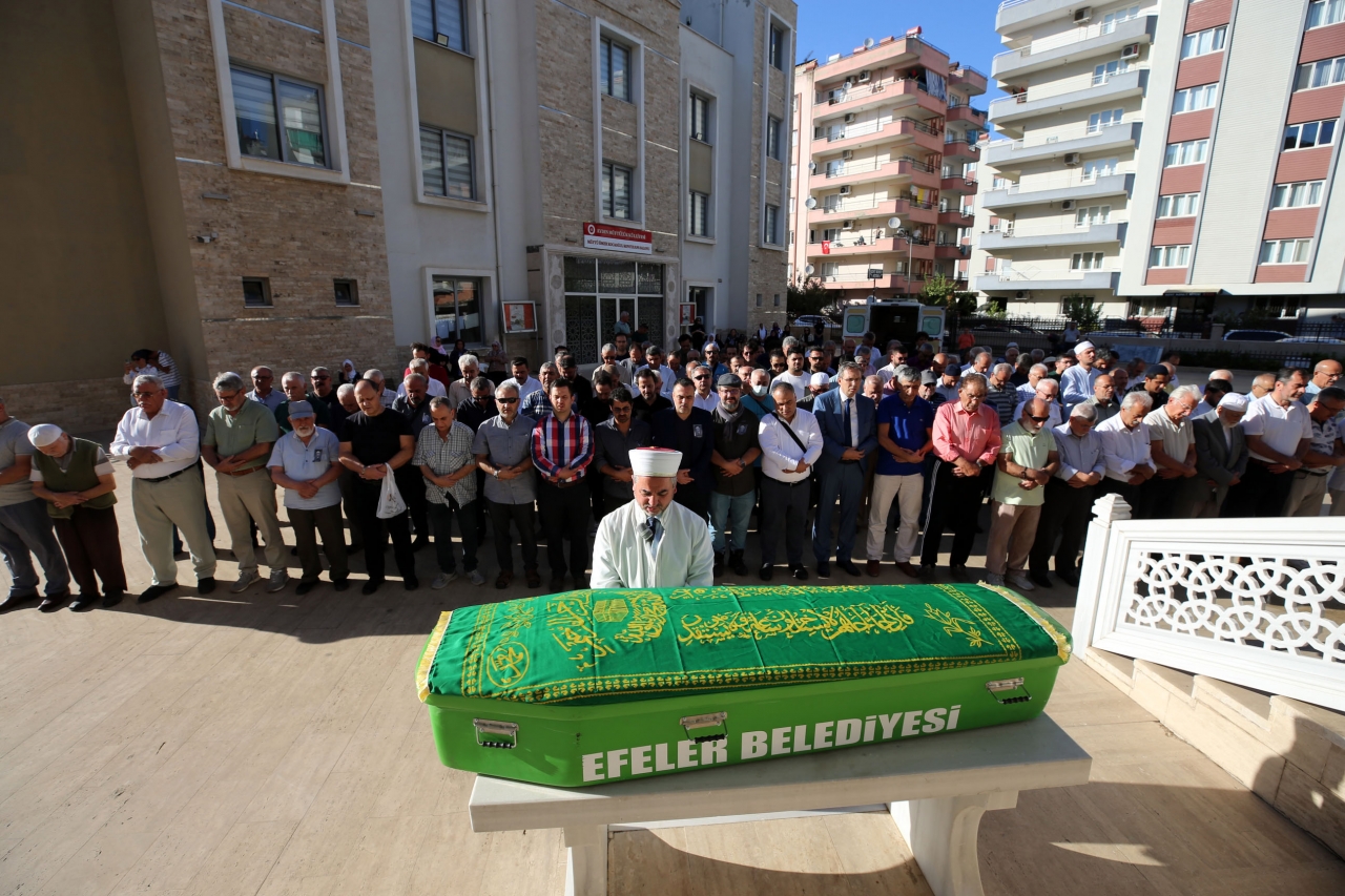 Vefat eden araştırmacı yazar Ali Haydar Öztürk, son yolculuğuna uğurlandı