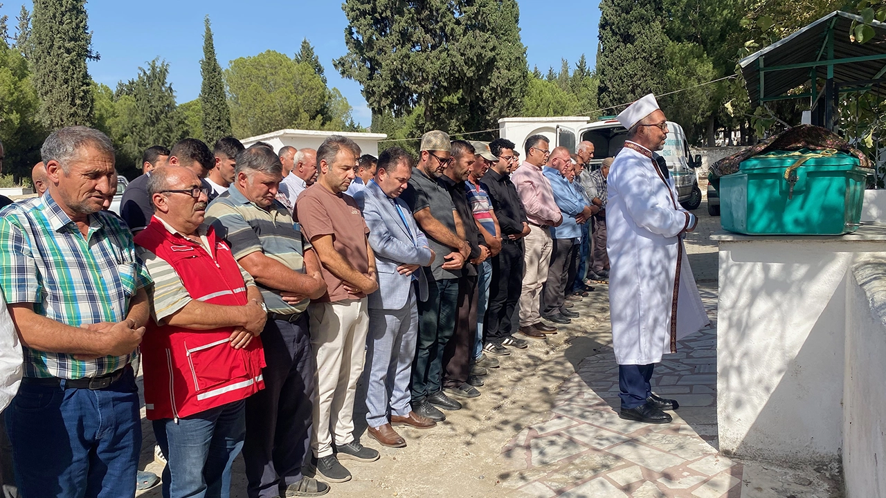 Uşak'ta Ölü Bulunan Pelin Karaca Memleketinde Toprağa Verildi
