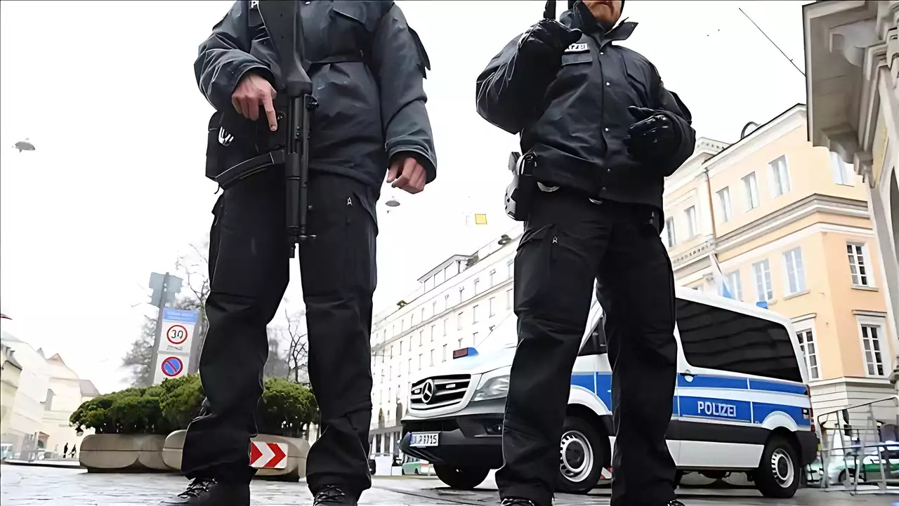 İzmir'de uyuşturucu operasyonunda yakalanan 2 şüpheli tutuklandı