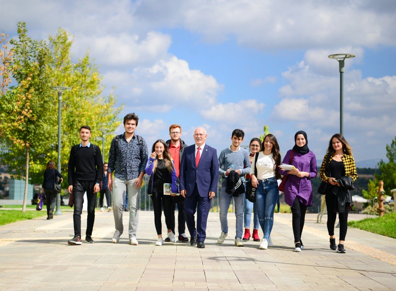 Uşak Üniversitesi “Topluma Hizmet ve Sosyal Sorumluluk” Alanında İlk 20’de