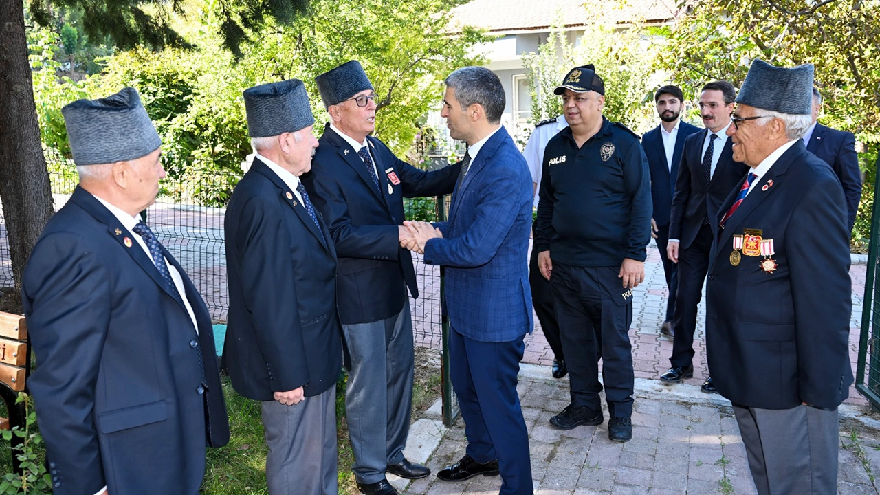Vali Aktaş, Şehit Aileleri İle Gazi Derneklerini Ziyaret Etti
