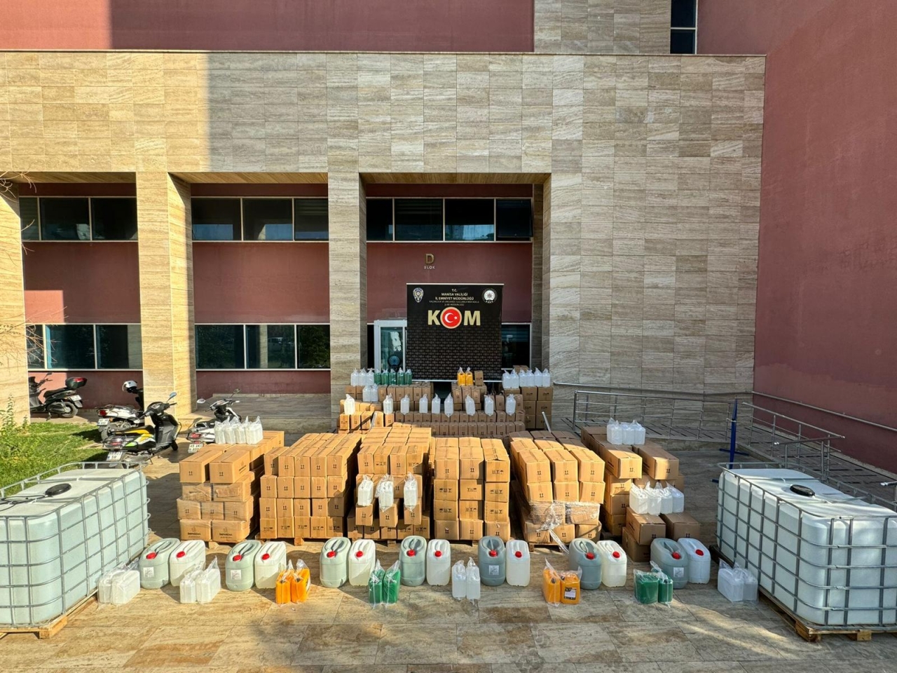 Manisa'da sahte içki operasyonunda 7 şüpheli gözaltına alındı