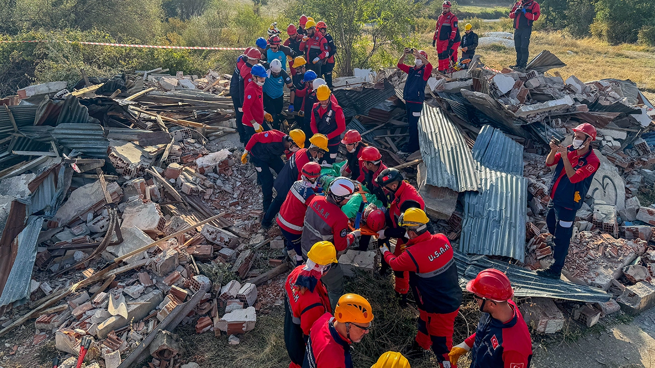 Uşak'ta 6 Saat Süren Deprem Tatbikatı Gerçekleştirildi