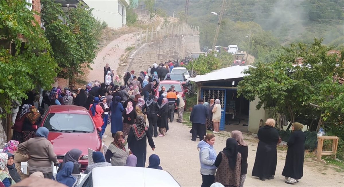 Bir evde ve bahçesinde 3 kişi öldürülmüş halde bulundu