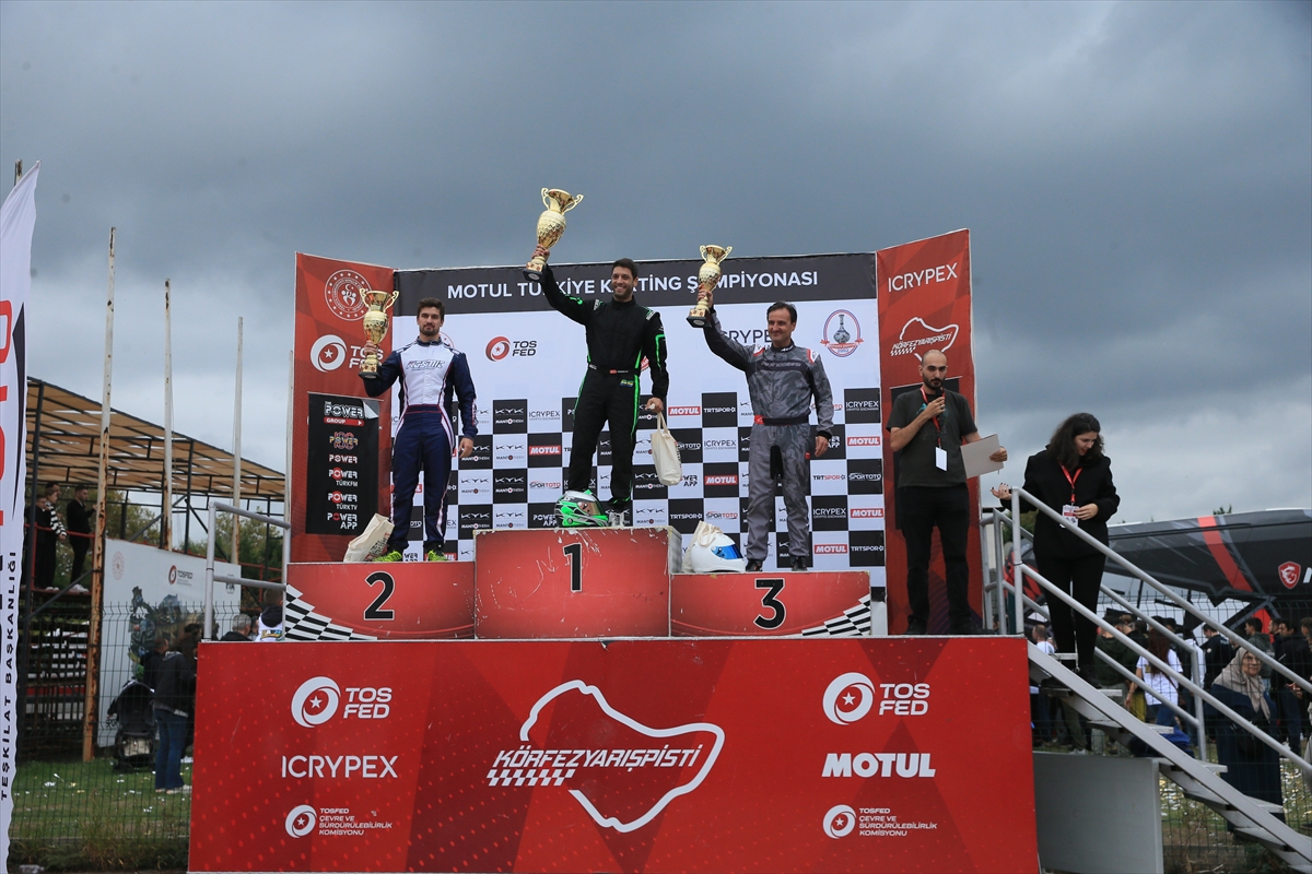 Minik motosikletçi Zayn Sofuoğlu, "4 tekerdeki" ilk şampiyonluğunu elde etti
