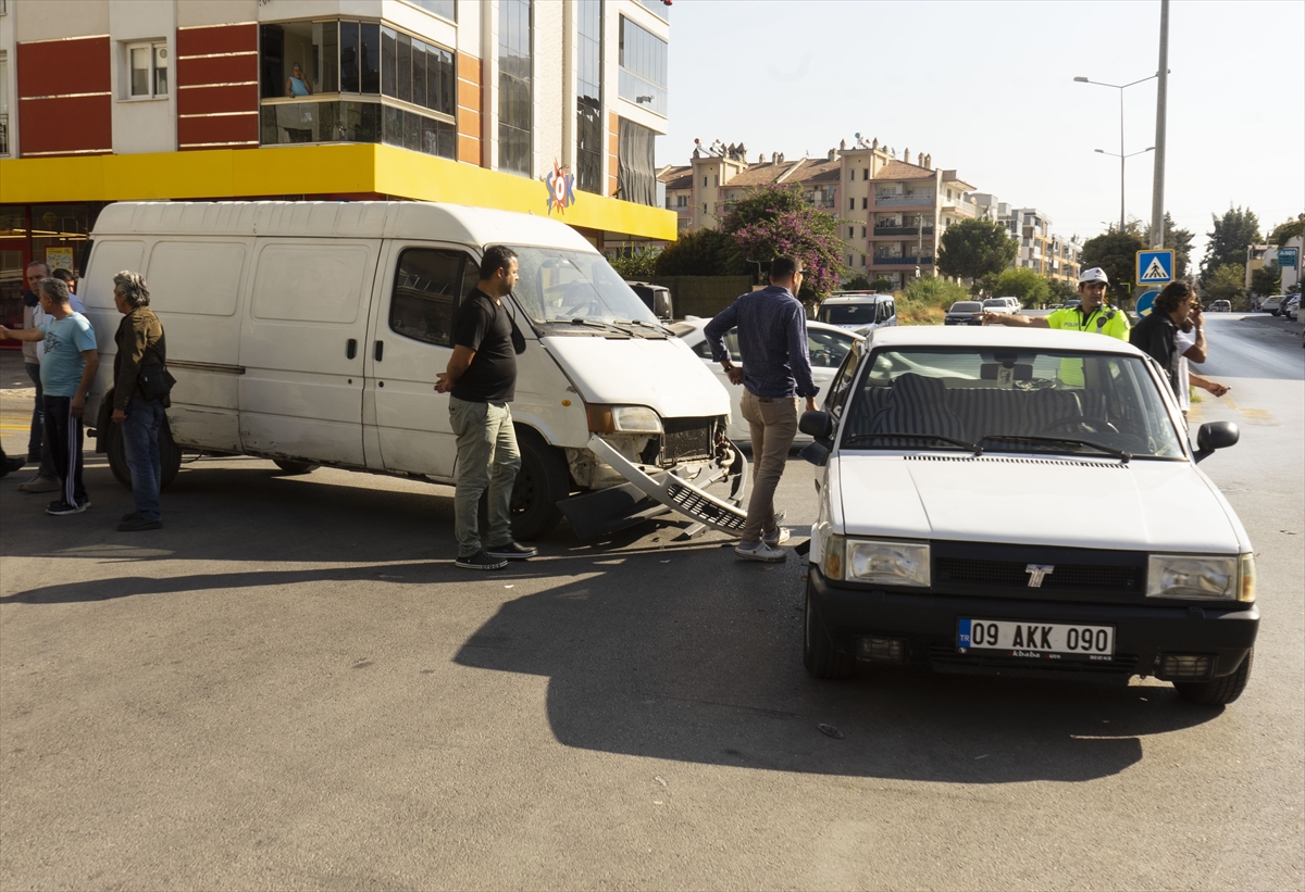 Aydın'da otomobil ve panelvanın çarpıştığı kazada 1 kişi yaralandı