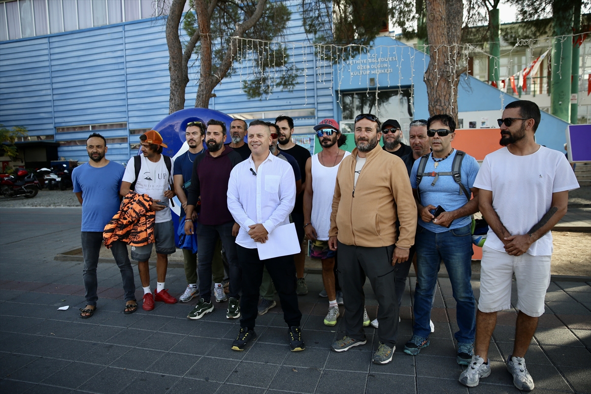Fethiye'de yamaç paraşütü pilotları eylem yaptı