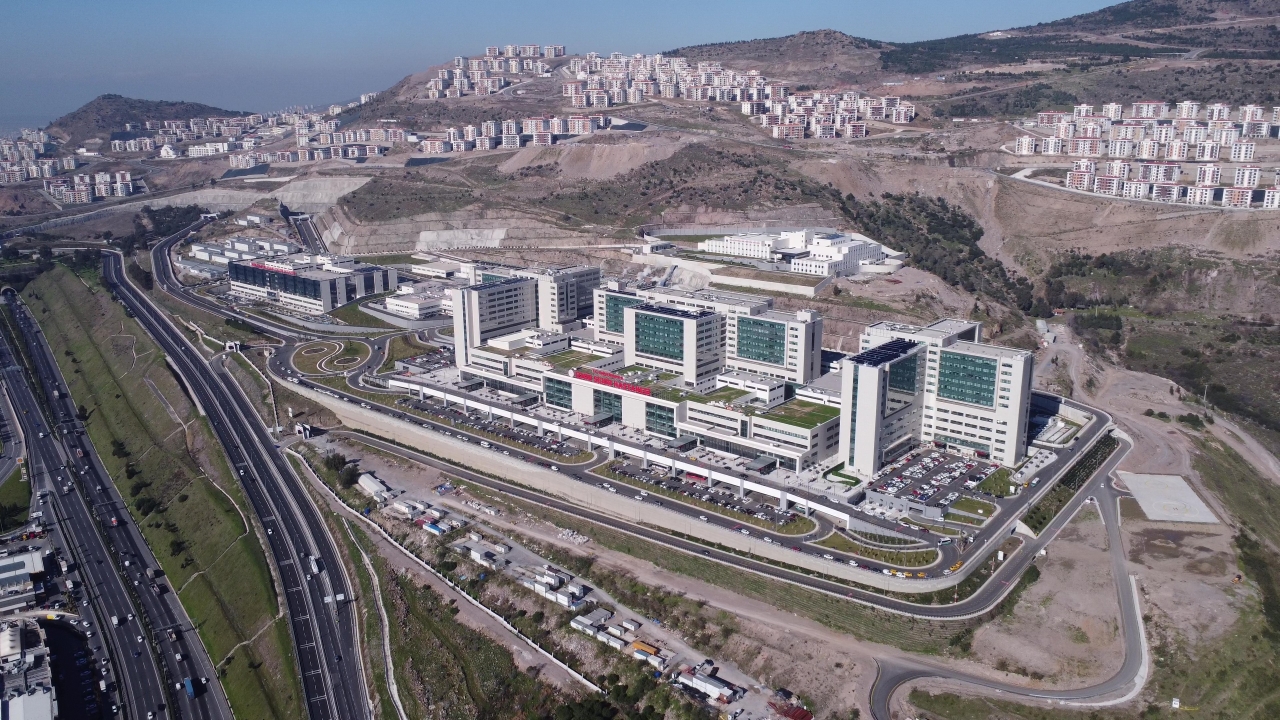 İzmir Şehir Hastanesi ilk yılında 2 milyon 865 bin 613 hastaya şifa verdi