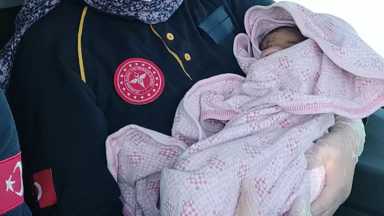 Manisa'da bir kişi, yenidoğan bebeğini hastaneye bıraktı