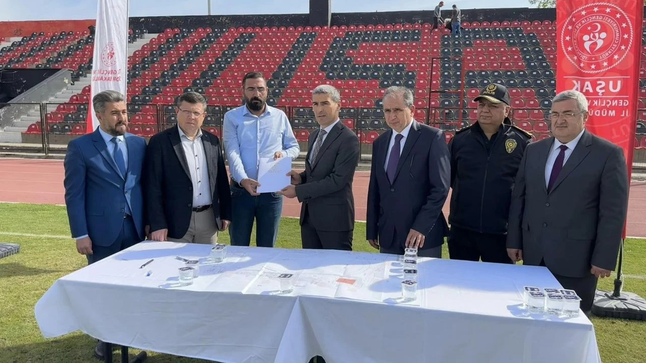 Uşak’ta Yeni Stadyum Projesi Rötar Yapınca Mevcut Stadın Bakımı Başladı