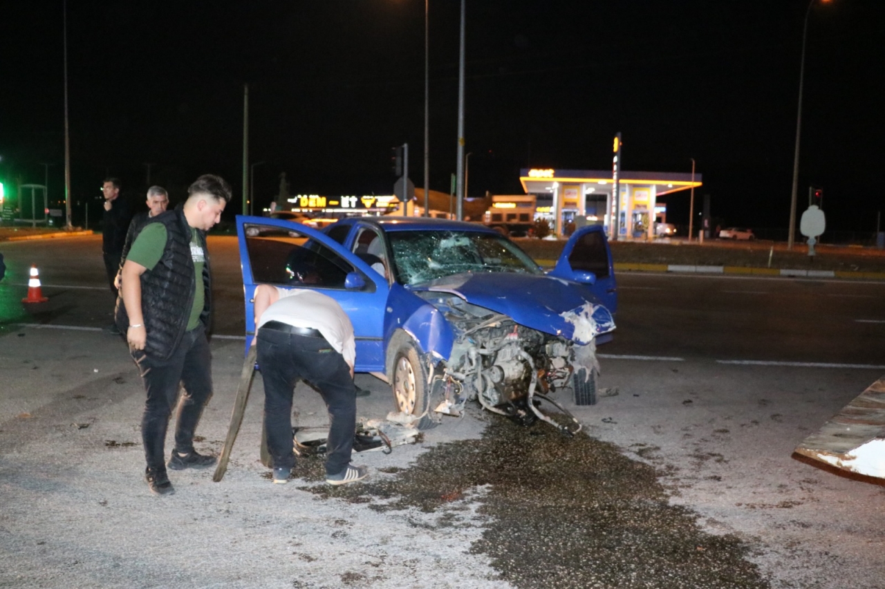 Sandıklı'da trafik kazalarında 5 kişi yaralandı