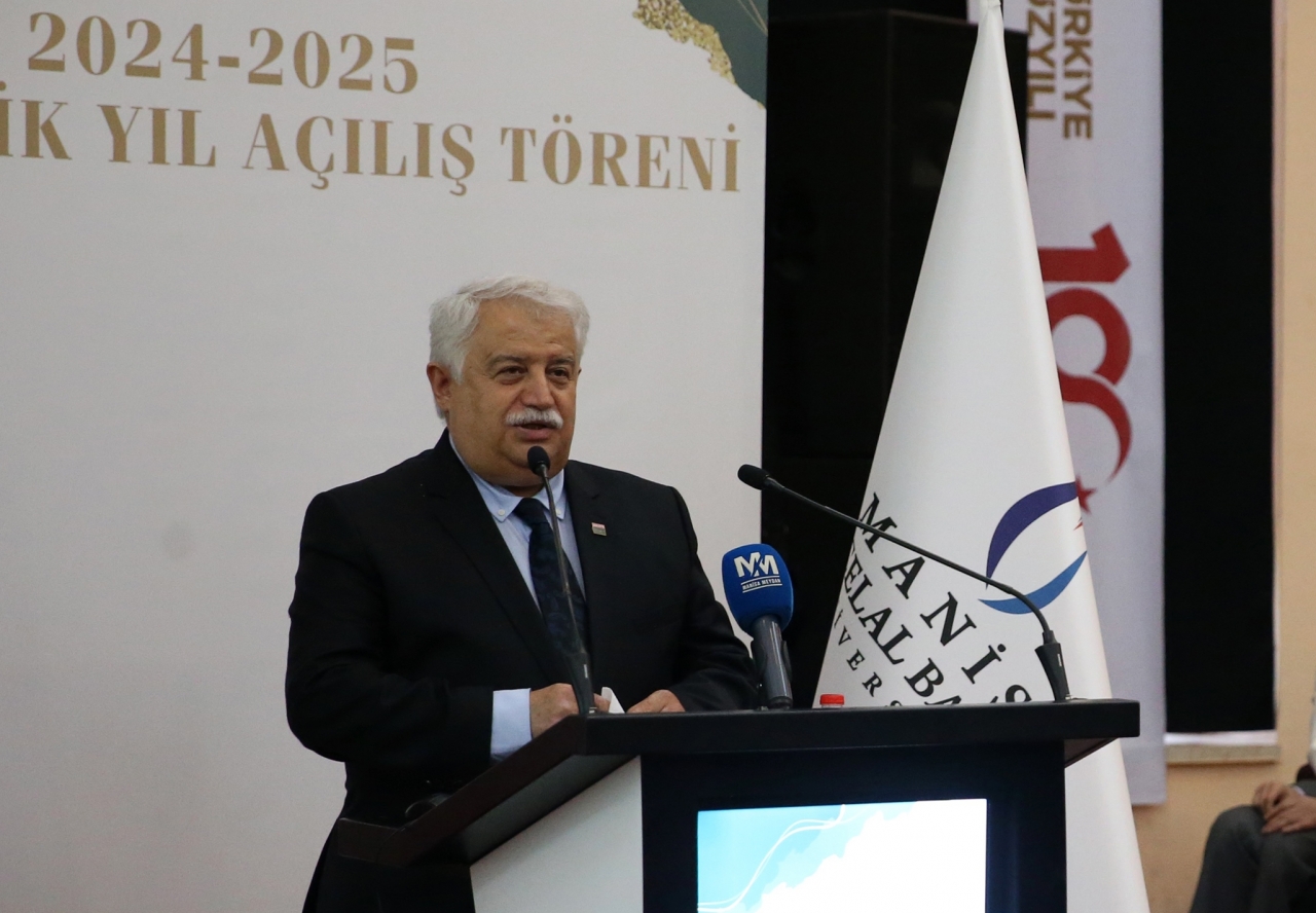 Manisa Celal Bayar Üniversitesinde yeni akademik yıl törenle açıldı