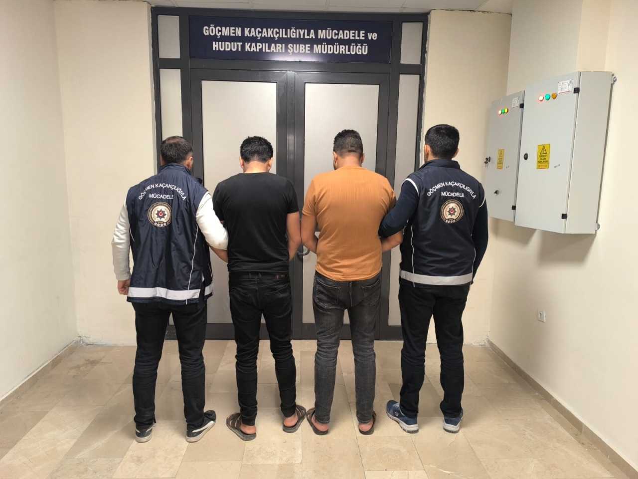 Afyonkarahisar'da göçmen kaçakçılığı operasyonunda yakalanan 2 şüpheli tutuklandı