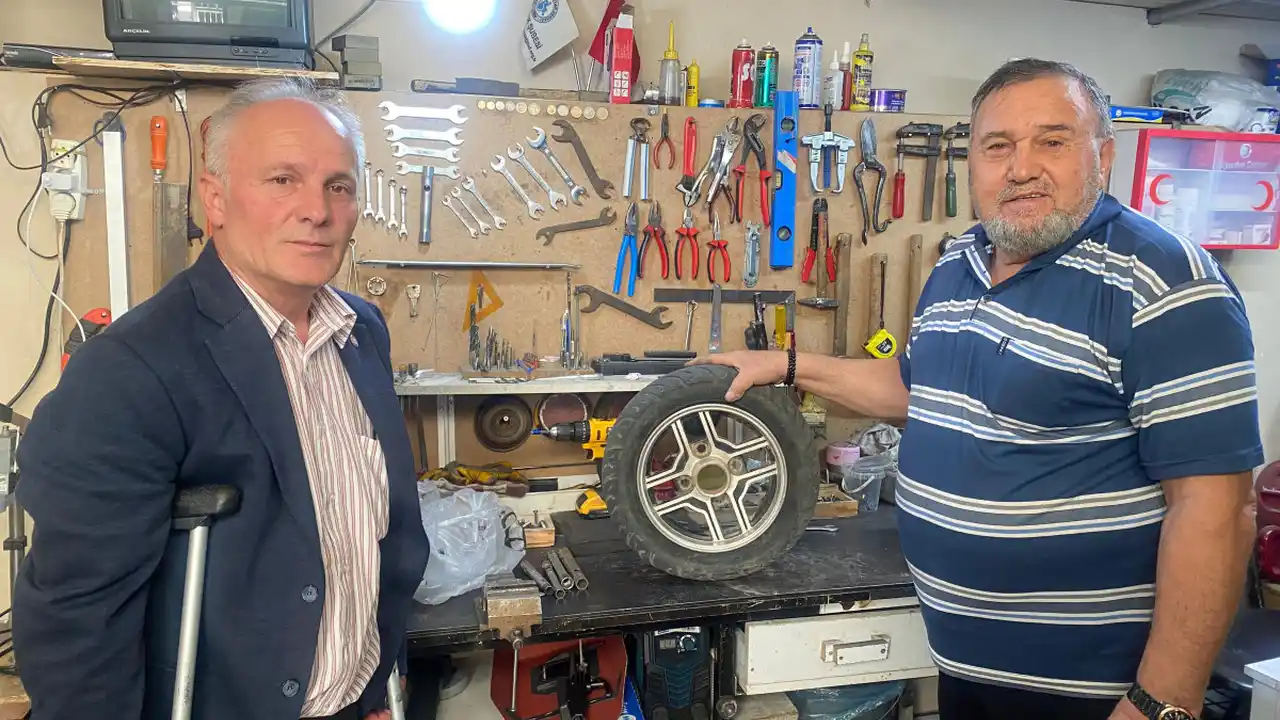 Uşak’ta Gönüllü Ustalar Engelli Sandalyelerini Onarıyor