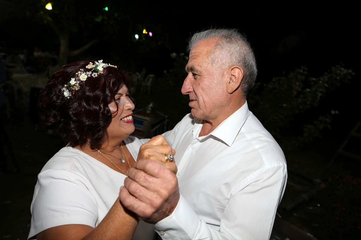 Aydınlı çift, 42 yıl sonra düğün yaptı