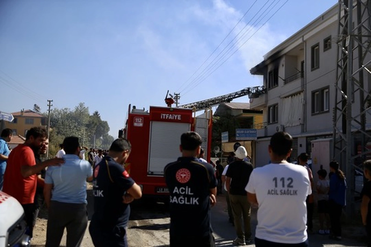 Fethiye'de çıkan yangın evde hasara neden oldu