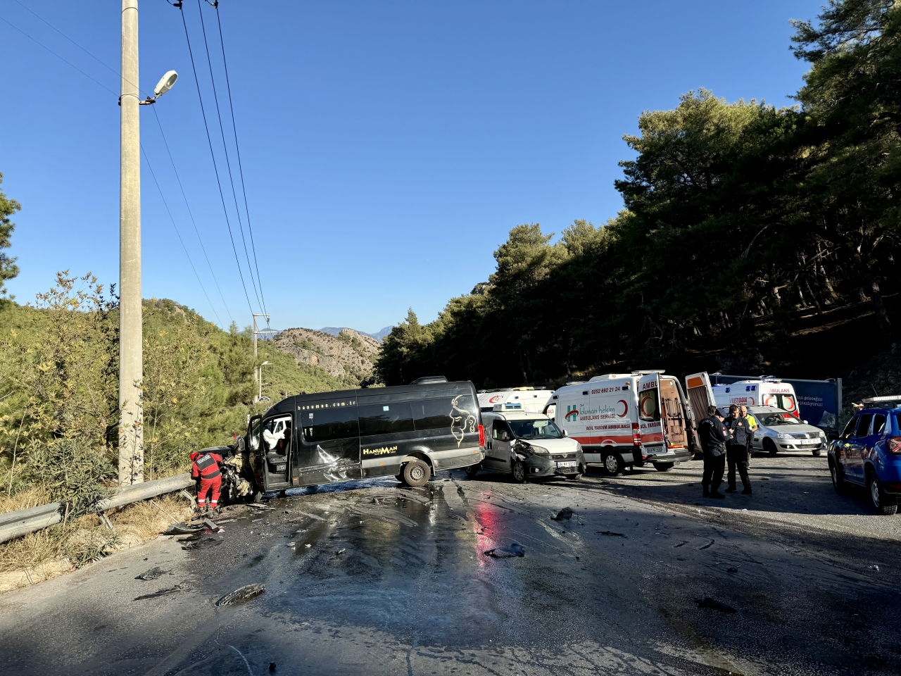 Fethiye'de zincirleme trafik kazasında 5 kişi yaralandı