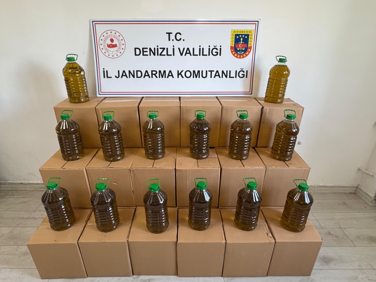 Denizli'de pamuk ve soya yağlarından sahte zeytinyağı üreten 3 kişi yakalandı