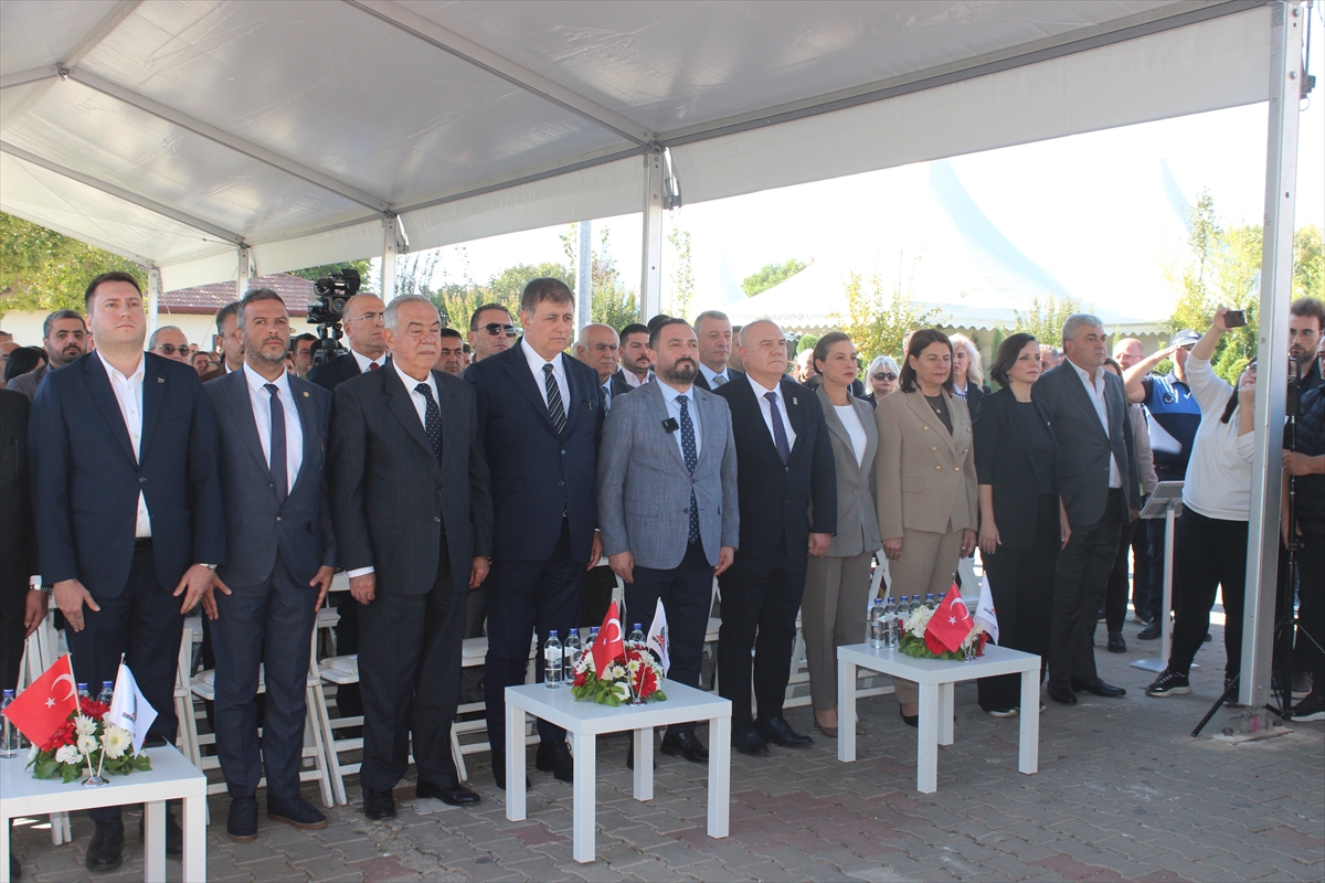 Ödemiş'te süs bitkileri ve fidancılık sergisi açıldı