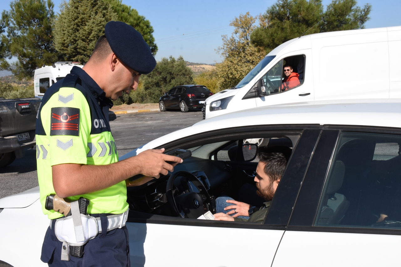 Aydın'da jandarma ekipleri trafik denetimi yaptı