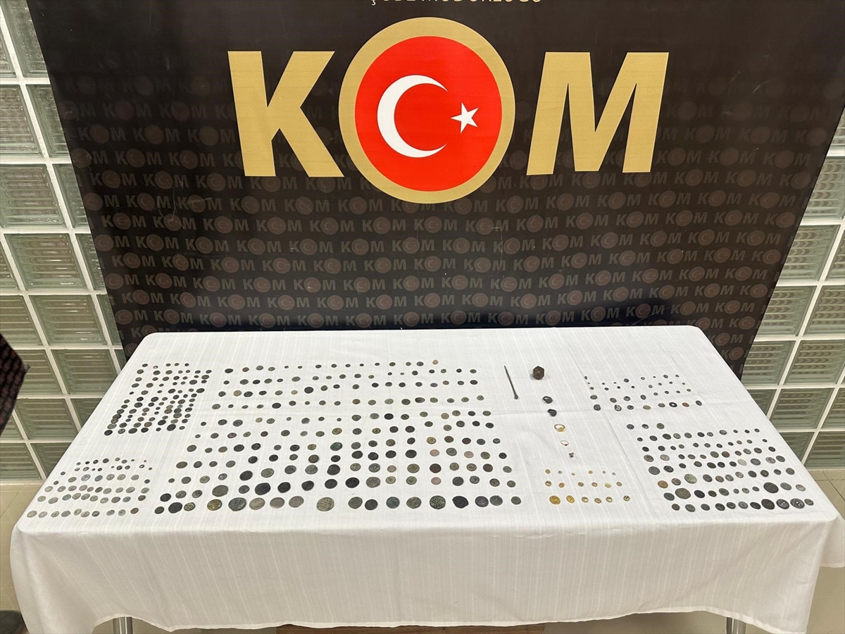 Manisa'da tarihi eser kaçakçılığı operasyonunda 2 şüpheli yakalandı