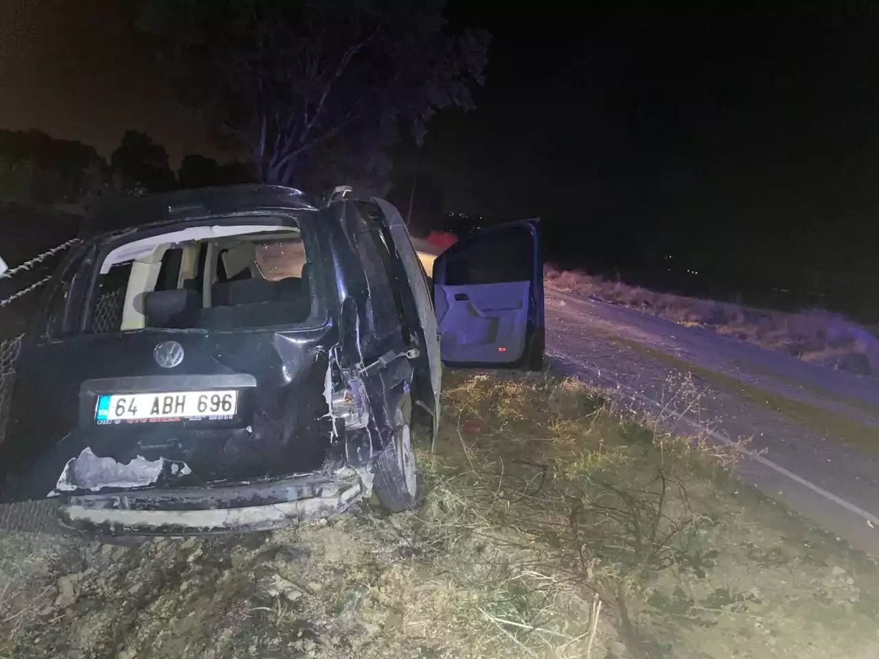 Araç Beton Çite Çarptı 18 Yaşındaki Muharrem Karakuzu Öldü