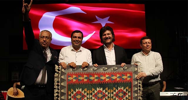 UŞAK'IN DÜŞMAN İŞGALİNDEN KURTULUŞUNUN  100. YILINDA AHMET ŞAFAK KONSER VERDİ