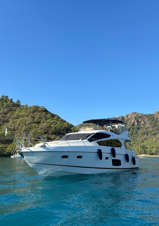 Fethiye açıklarında motor yatta 21 düzensiz göçmen yakalandı