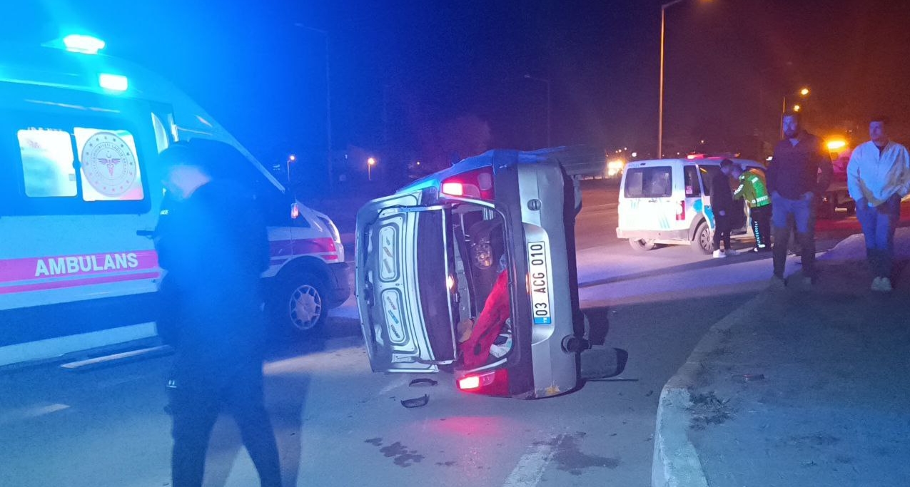 Afyonkarahisar'da otomobilin devrilmesi sonucu 5 kişi yaralandı