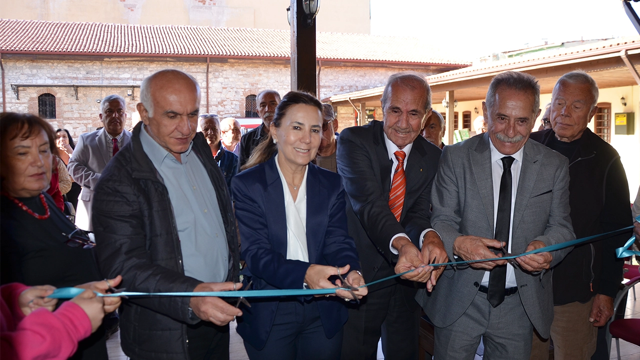 Yrd. Dr. Bahattin Can Kitaplarını Kent Müzesine Bağışladı