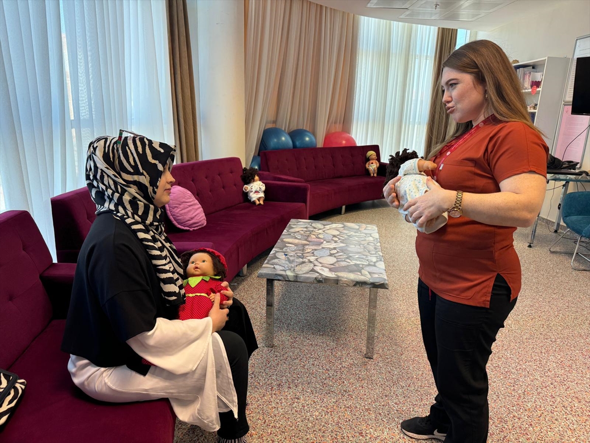 Urla Devlet Hastanesi eğitimle normal doğuma özendiriliyor