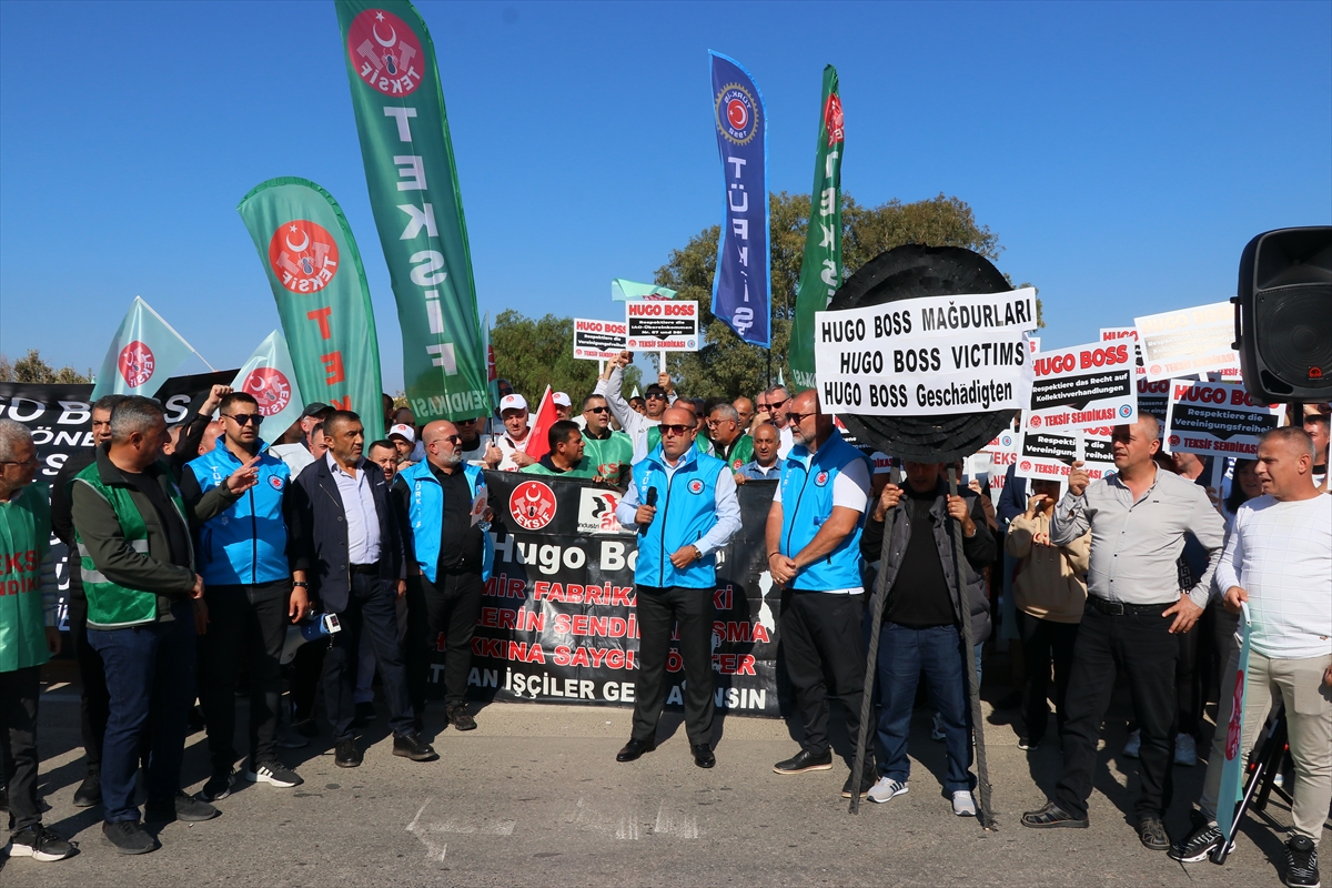 İzmir'de Hugo Boss Türkiye Tekstil AŞ'deki işten çıkarmalar protesto edildi
