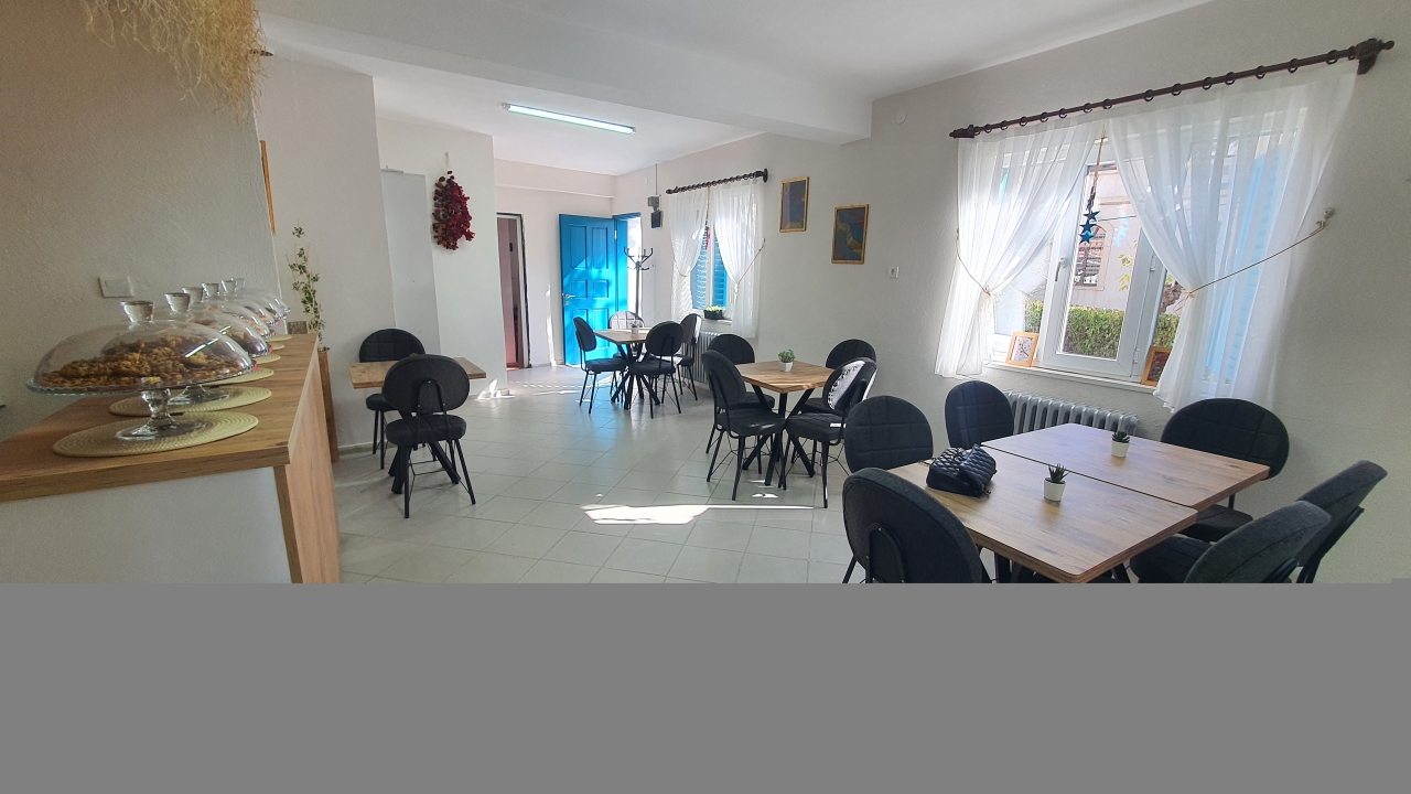 Demirci'de kadınlar için lokal ve çay bahçesi hizmete açıldı