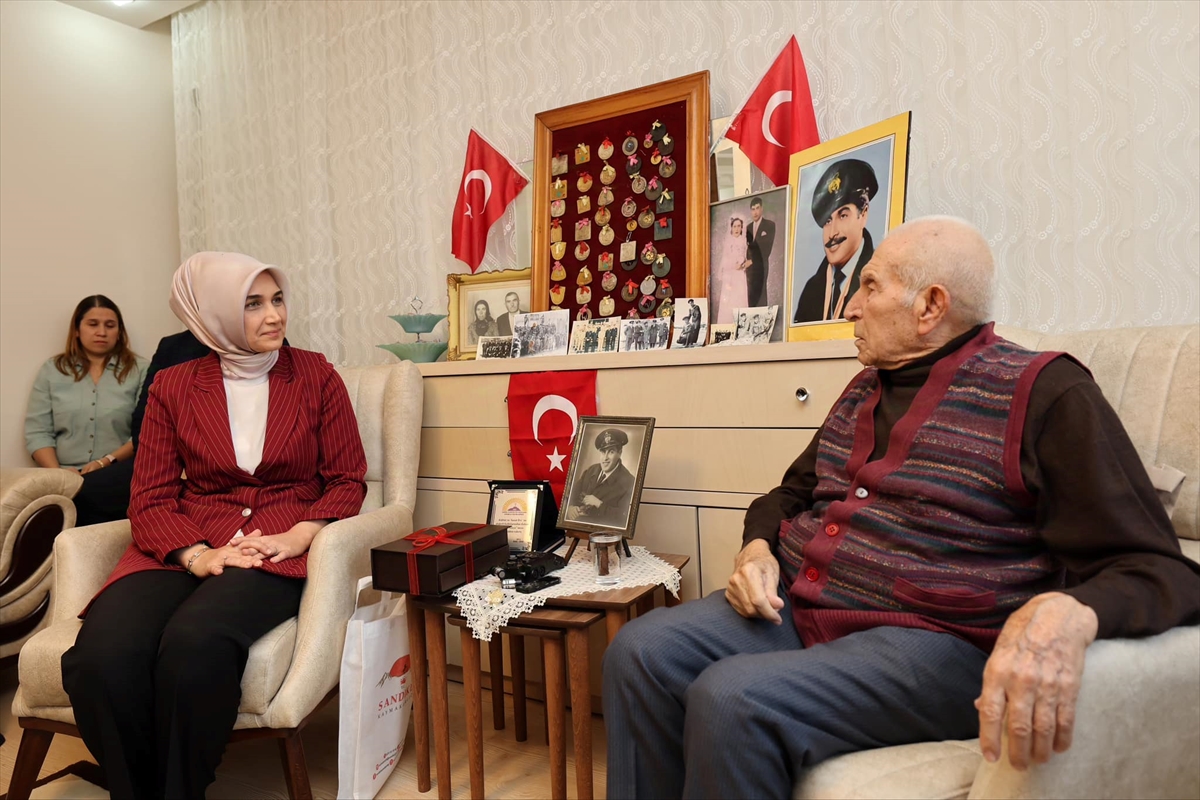 Afyonkarahisar Valisi Yiğitbaşı, Sandıklı'da ziyaretlerde bulundu