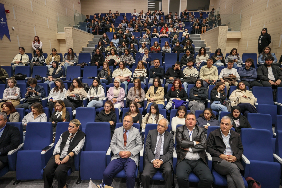 İzmir'de düzenlenen sempozyumda deprem konusu ele alındı