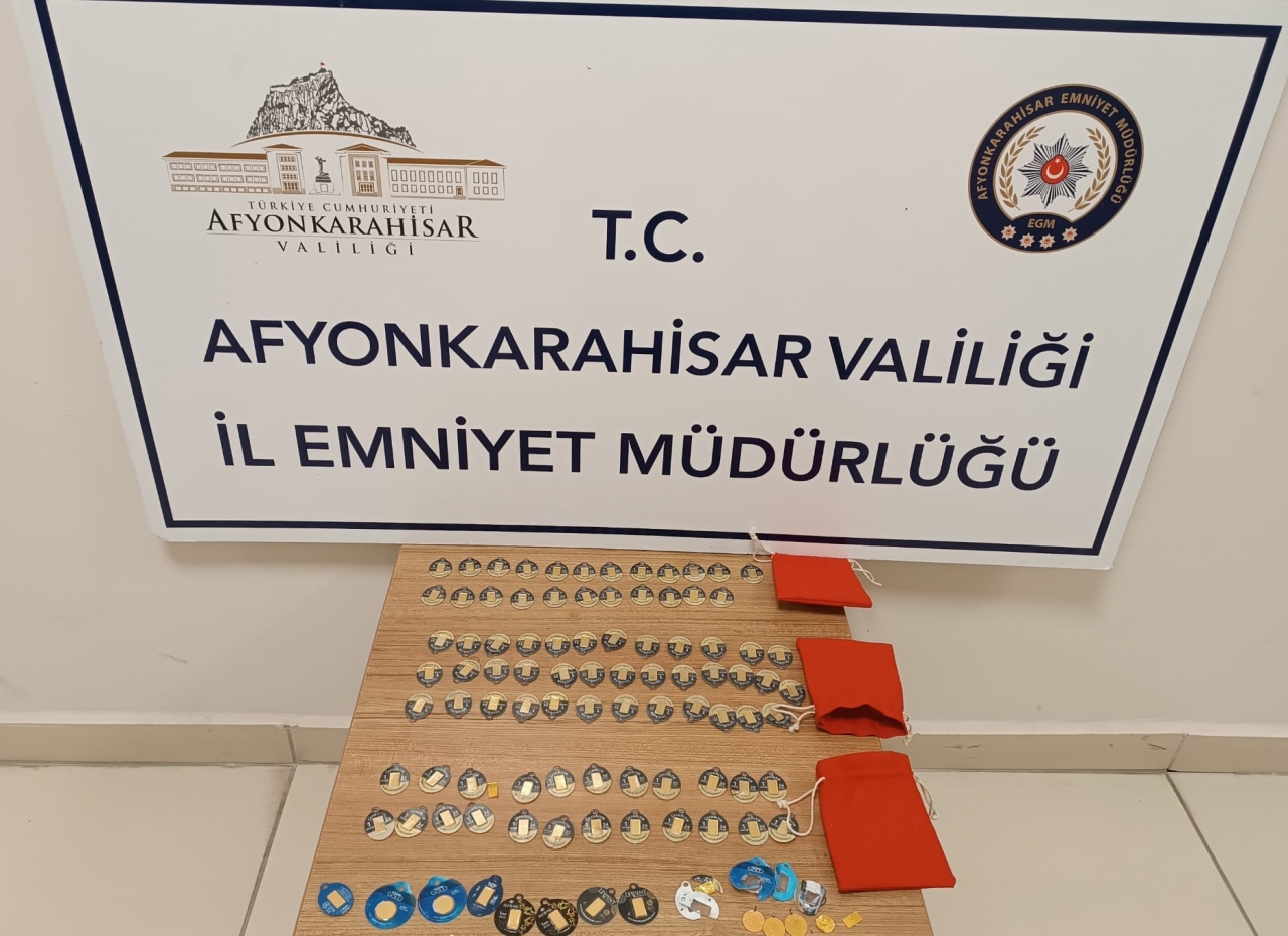 Afyonkarahisar'da kuyumcuya sahte altın satmaya çalışan 2 şüpheli yakalandı