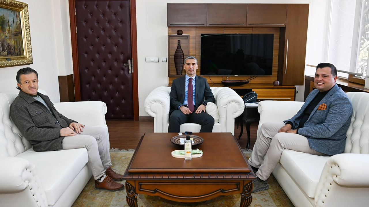 Uşak Eski Belediye Başkanı Çakın, Vali Aktaş'ı Ziyaret Etti