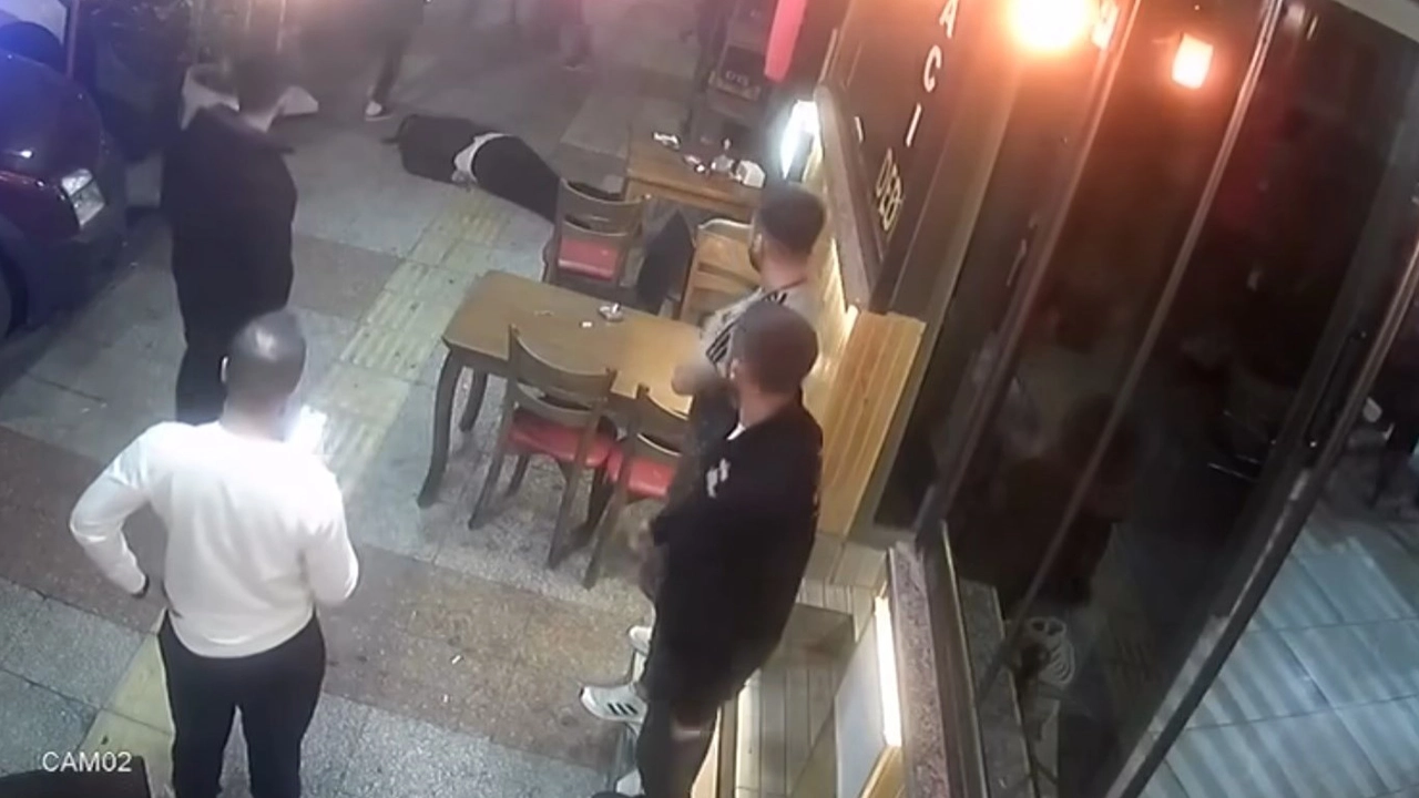Uşak'ta 'Küfür Etme'  Diye Uyaran Kişiyi Sandalye ile Katlettiler