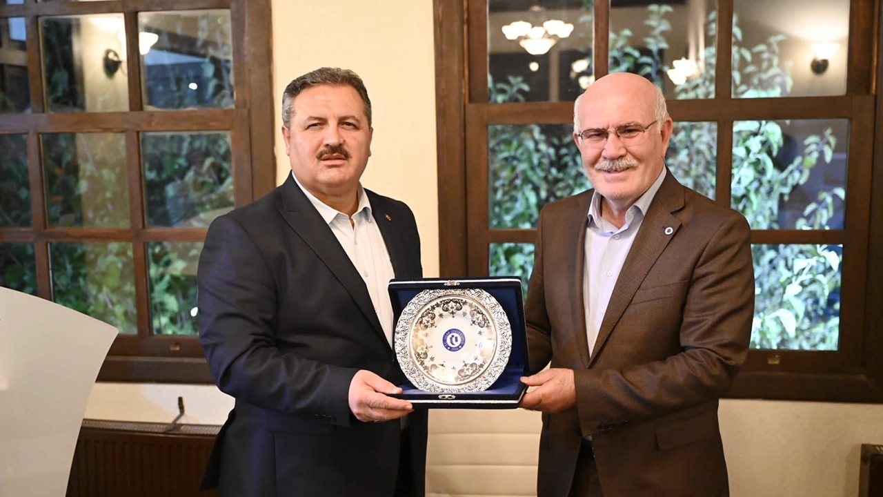 "Konakta Hasbihal" ile Uşak Üniversitesi Öğrencileri Her Hafta Bir Araya Geliyor