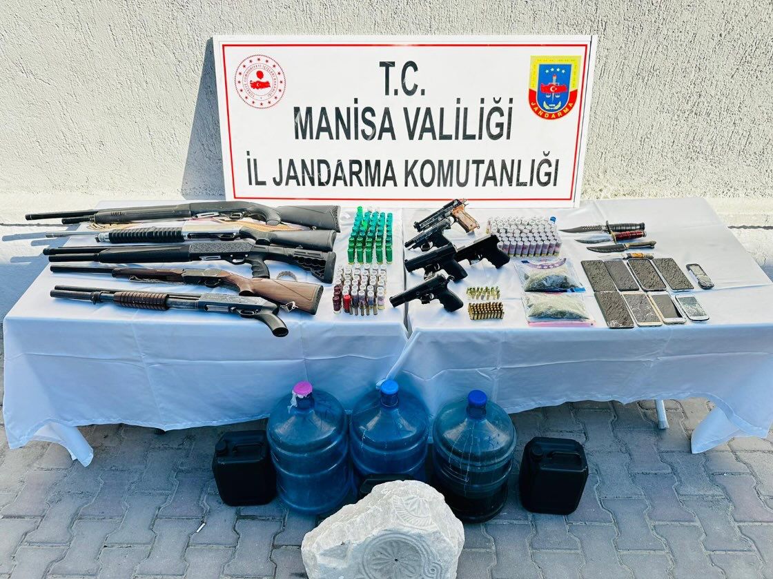 Manisa'da silah kaçakçılığı operasyonunda 10 kişi yakalandı