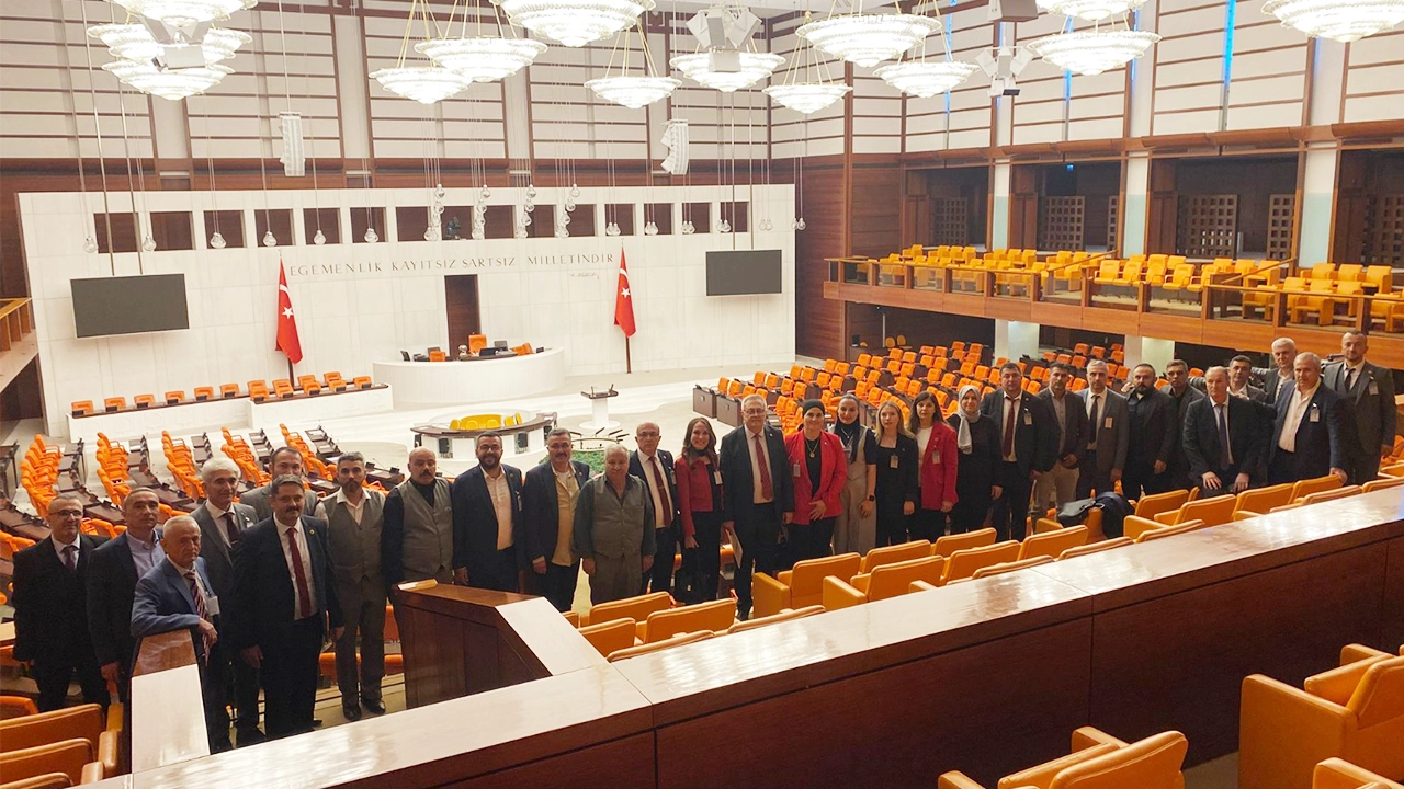 Milletvekili Ali Karaoba, Uşaklı Muhtarları Meclis'te Ağırladı