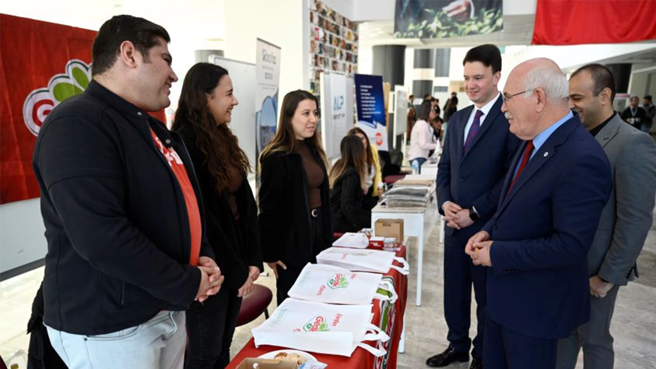 Uşak Üniversitesi Kariyer Günü 24'e Yoğun İlgi