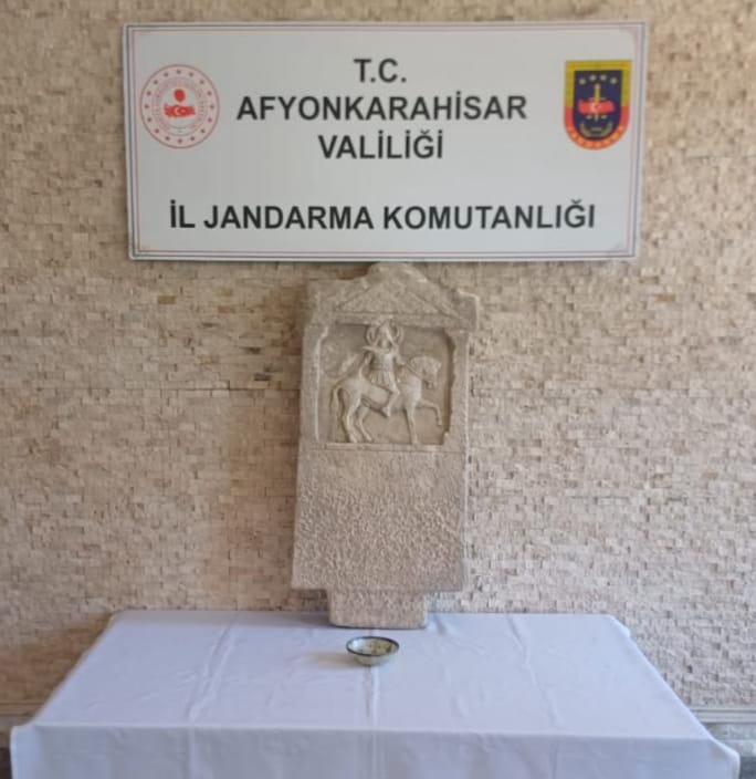 Afyonkarahisar'da tarihi eser kaçakçılığı operasyonunda 2 şüpheli yakalandı