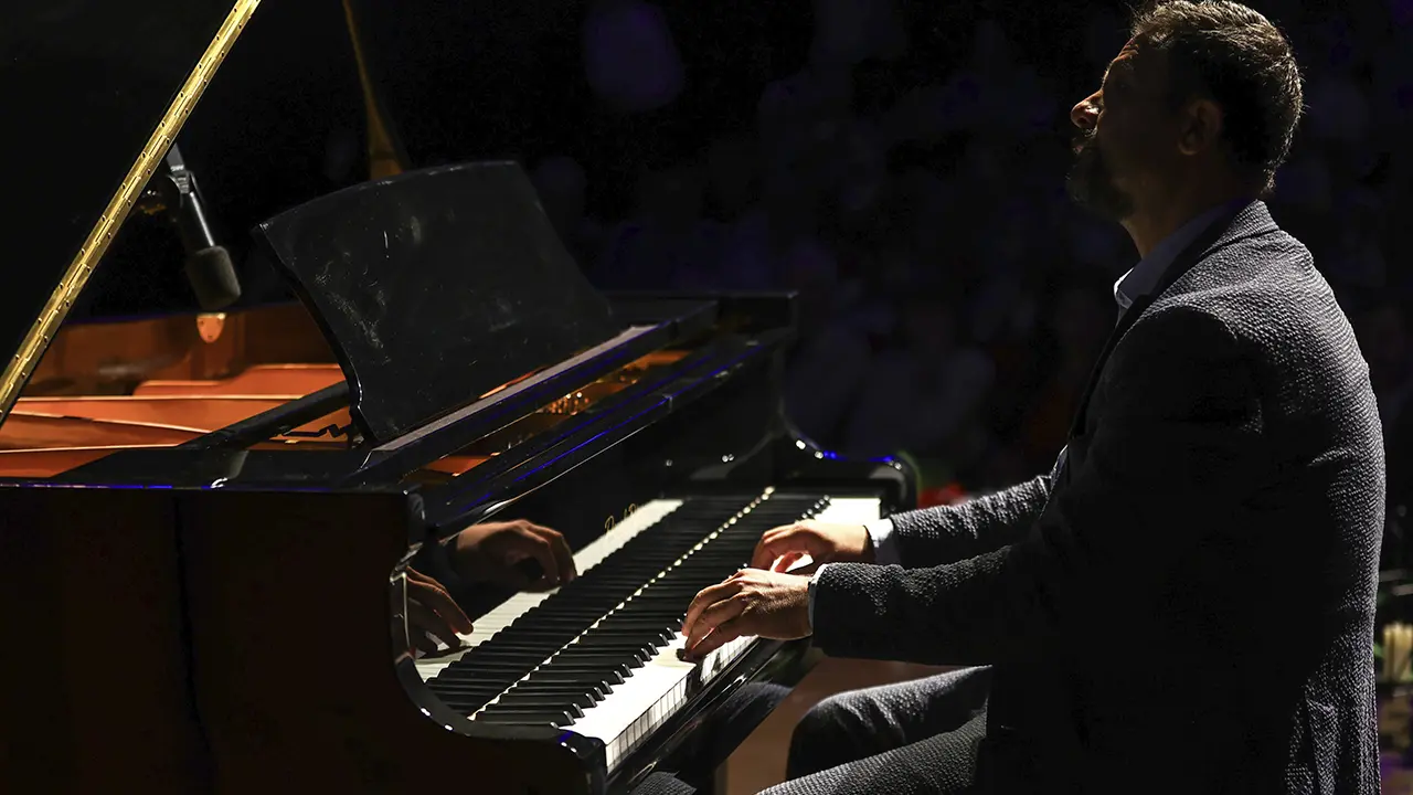 İzmir'de ünlü orkestra şefi ile genç piyanist aynı sahneyi paylaşacak