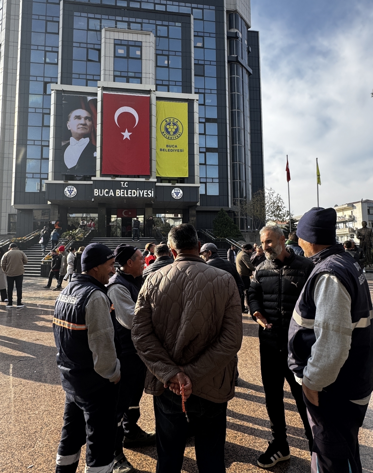 Buca Belediyesi'nde işçiler greve başladı