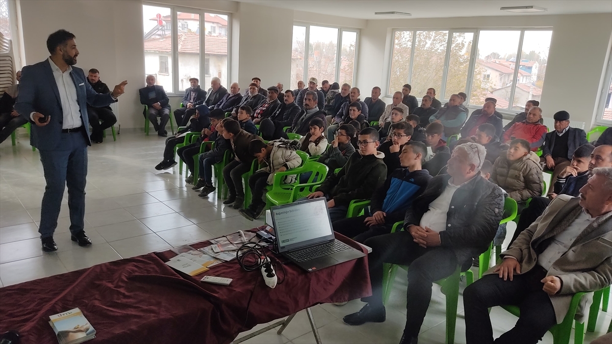 Afyonkarahisar'da uyuşturucuyla mücadele konferansı verildi